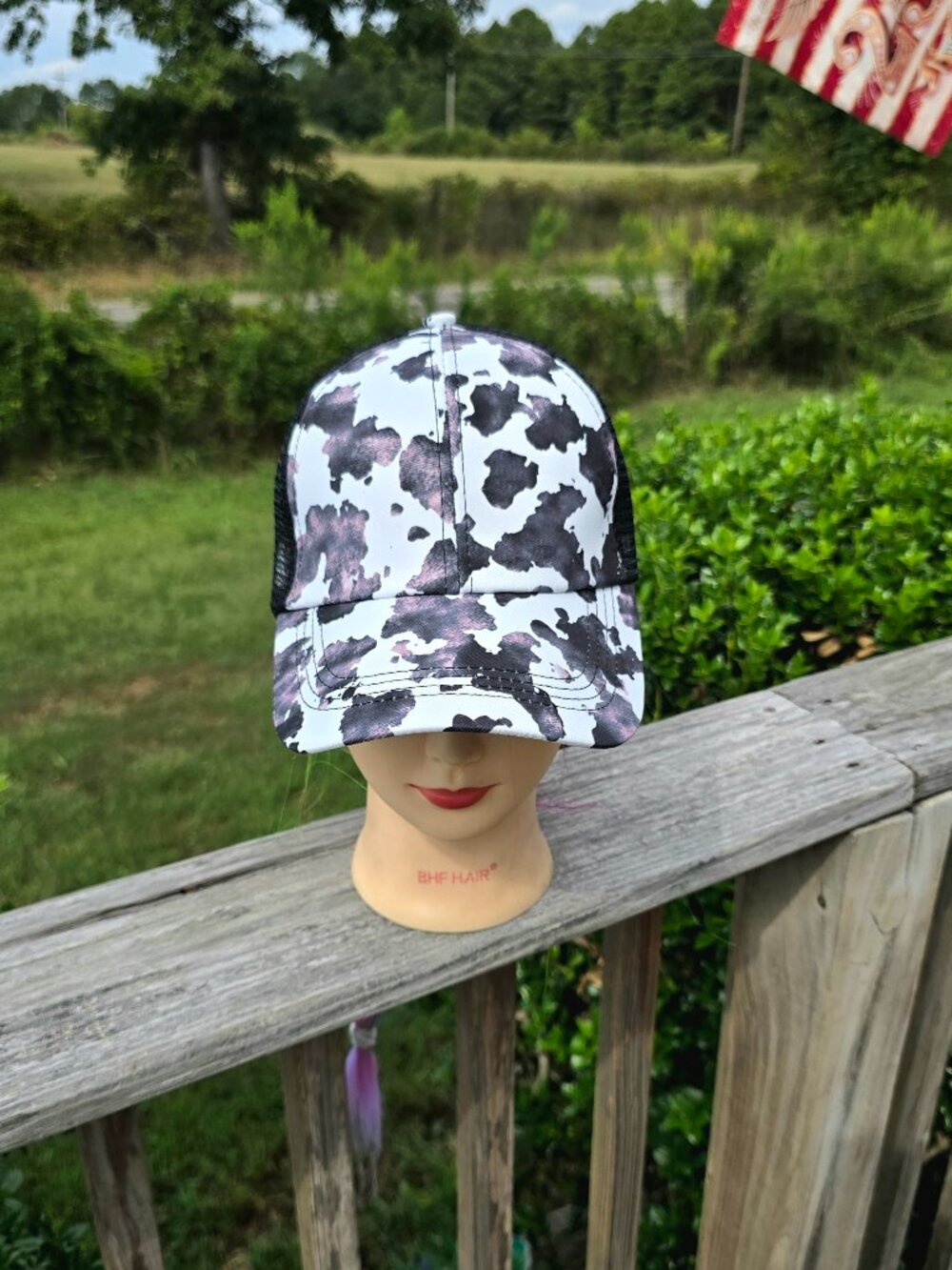 Ladies Black & White Cow Print Trucker Hat new no tags
